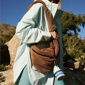 FP Overachiever Sherpa Sling Bag